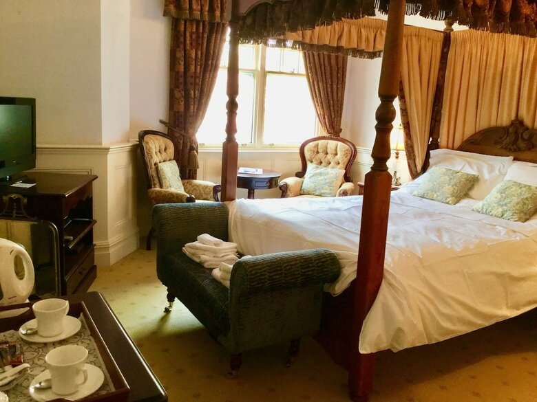 Hotel Storrs Gate House