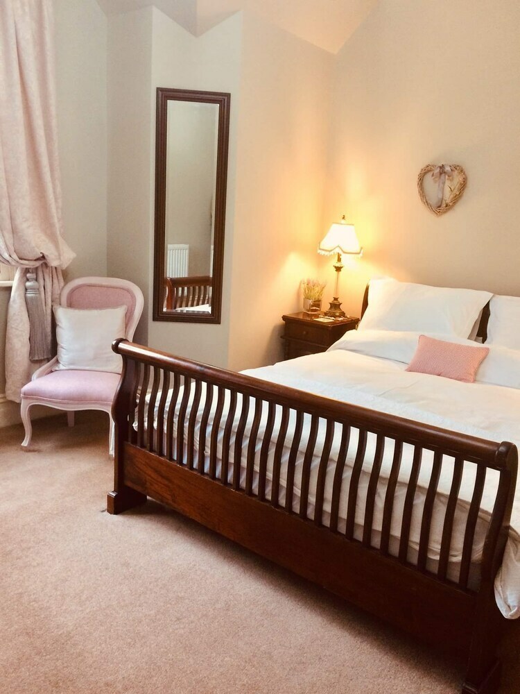 Hotel Storrs Gate House