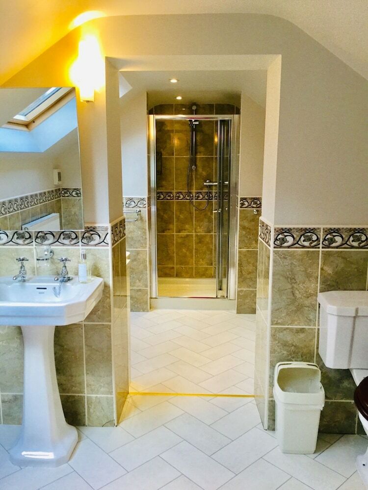 Hotel Storrs Gate House