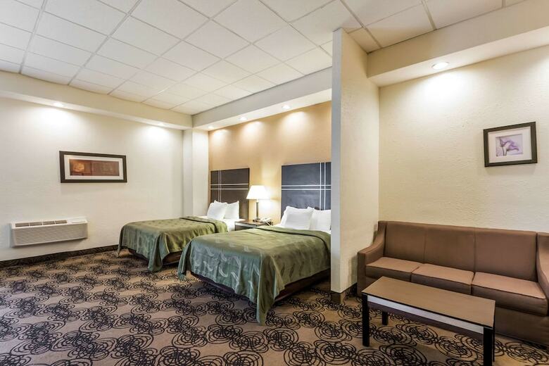 Hotel Quality Suites Milwaukee Airport