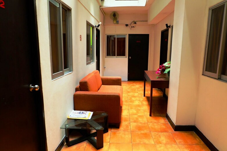 Hostal Take A Nap Hotel