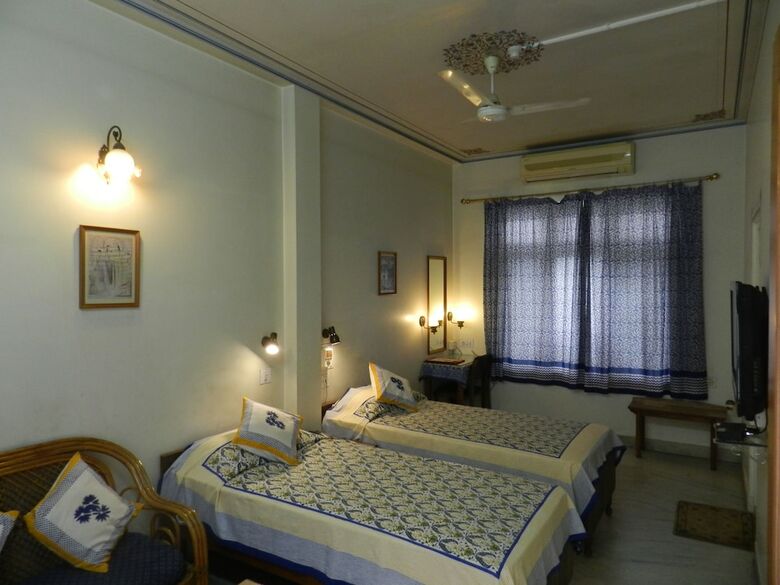 Hotel Tara Niwas