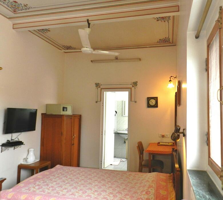 Hotel Tara Niwas