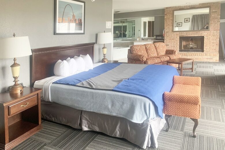 Hotel Lake St Loius