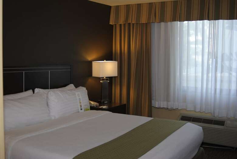 Holiday Inn Hotel & Suites Anaheim