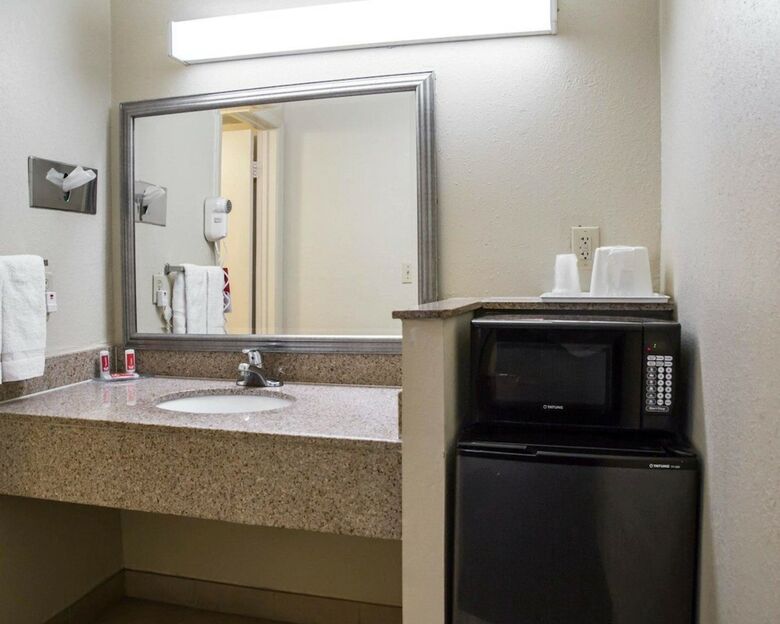 Hotel Econo Lodge North