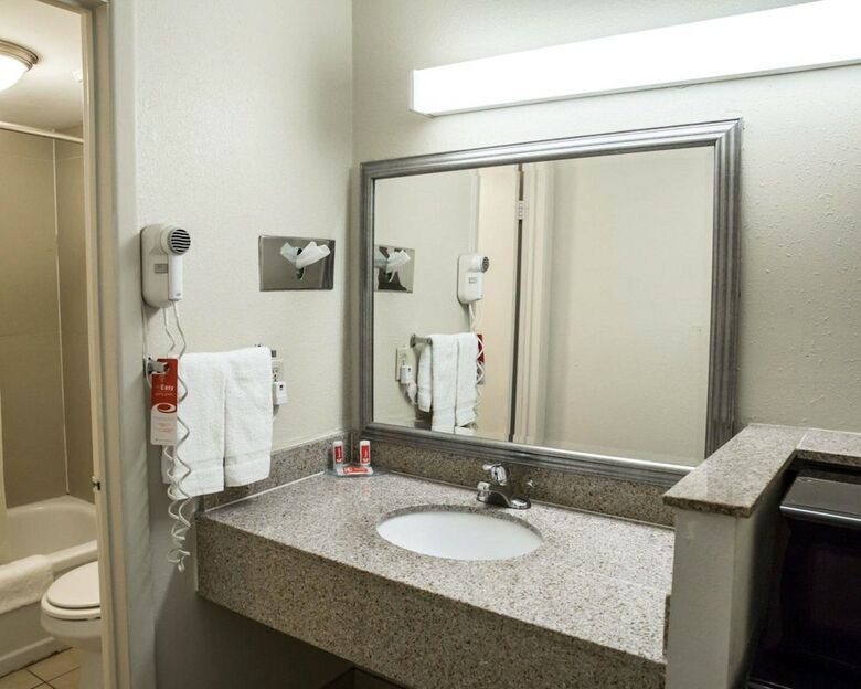 Hotel Econo Lodge North