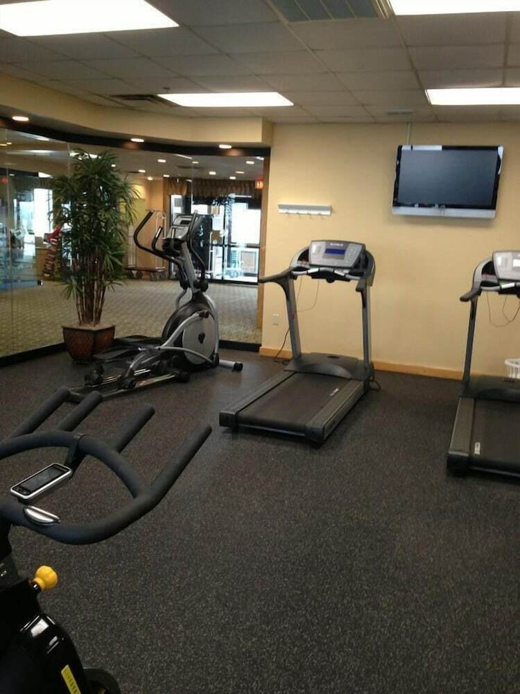 Hotel Days Inn & Suites By Wyndham Sutton Flatwoods