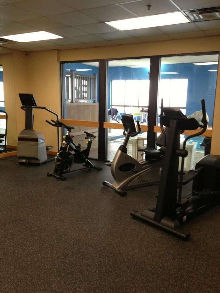 Hotel Days Inn & Suites By Wyndham Sutton Flatwoods