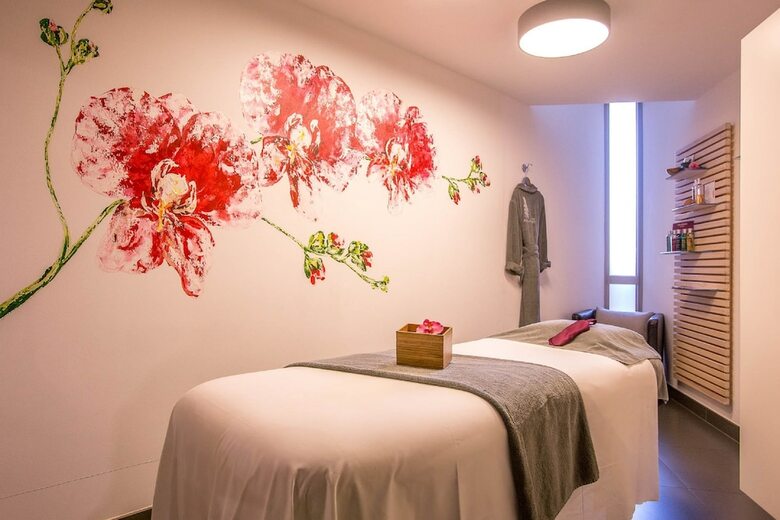 Royal Antibes - Luxury Hotel, Residence, Beach & Spa