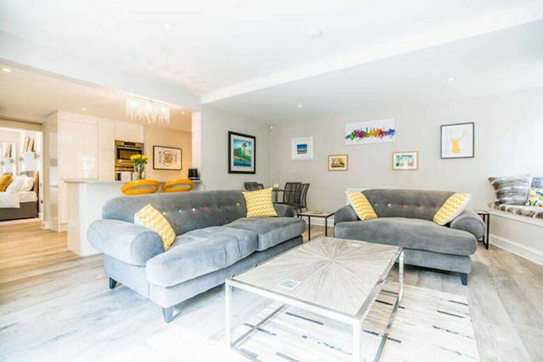 21a Luxury Apartment