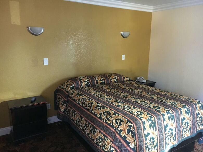 Satellite Motel