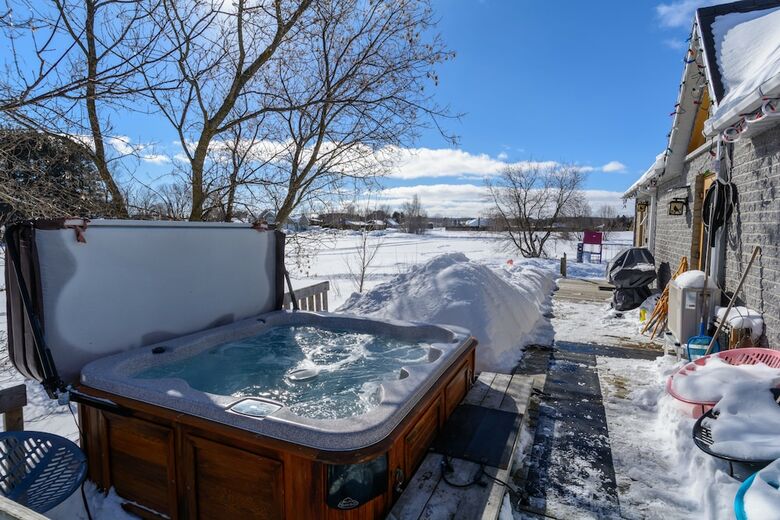 Scott Chalet Spa Sur Rivi�re