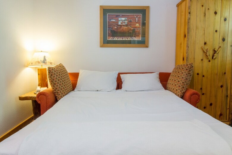 Hotel Red Wolf Lakeside Lodge