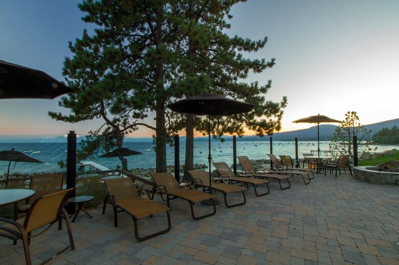 Hotel Red Wolf Lakeside Lodge