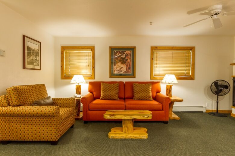 Hotel Red Wolf Lakeside Lodge