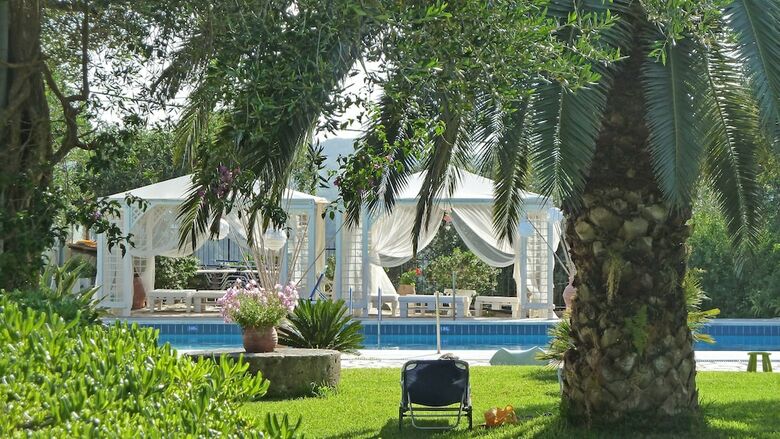 Nefeli Hotel