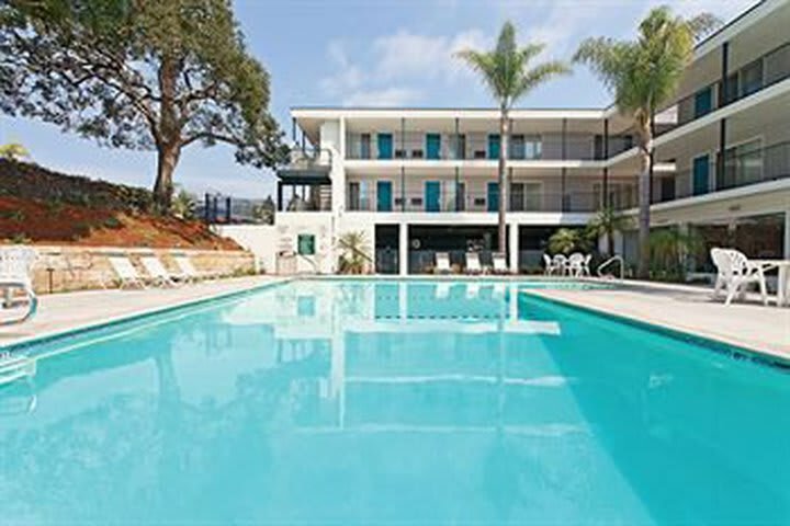 Hotel Days Inn Y Suites