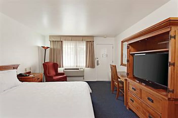 Hotel Days Inn Y Suites