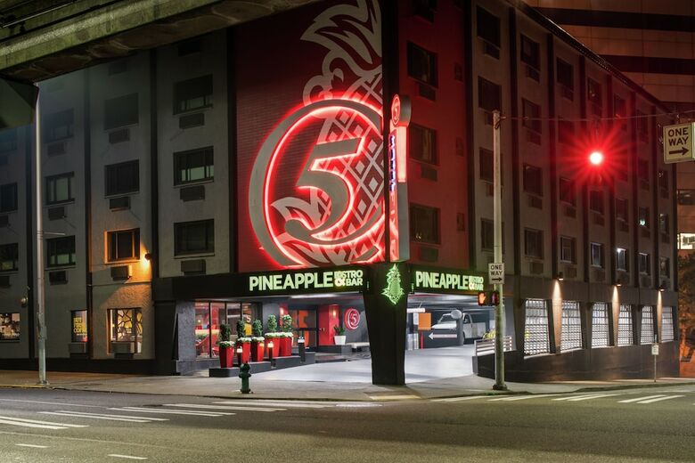Hotel Five