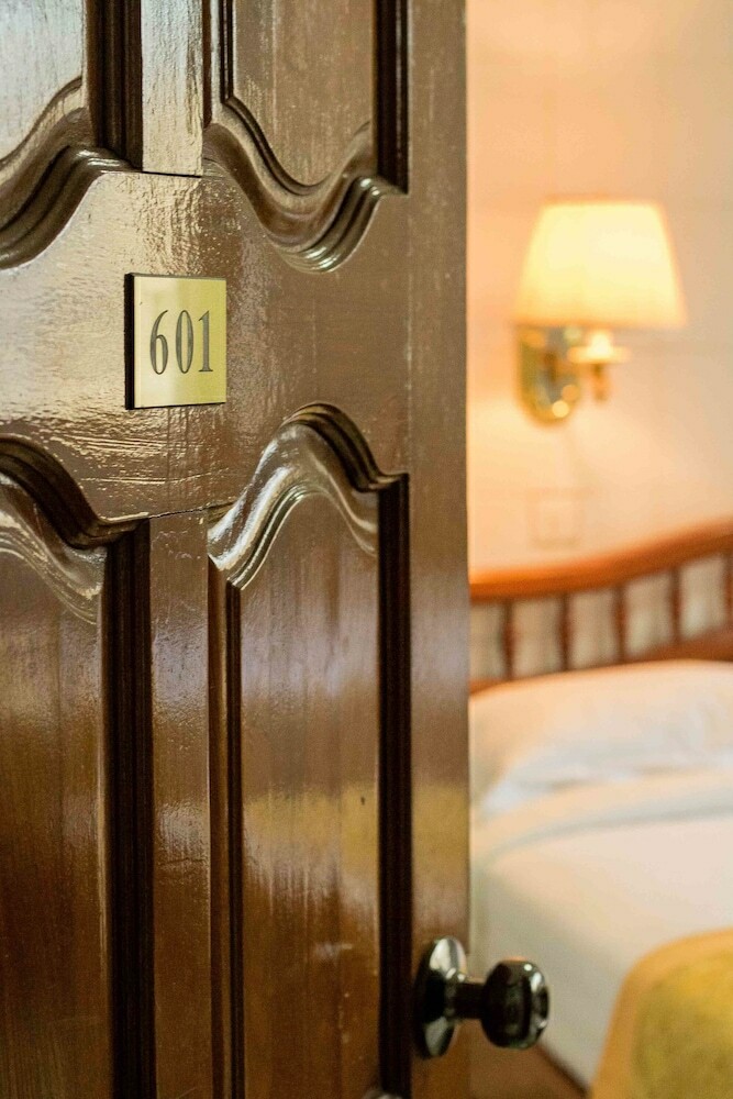 May Shan Hotel