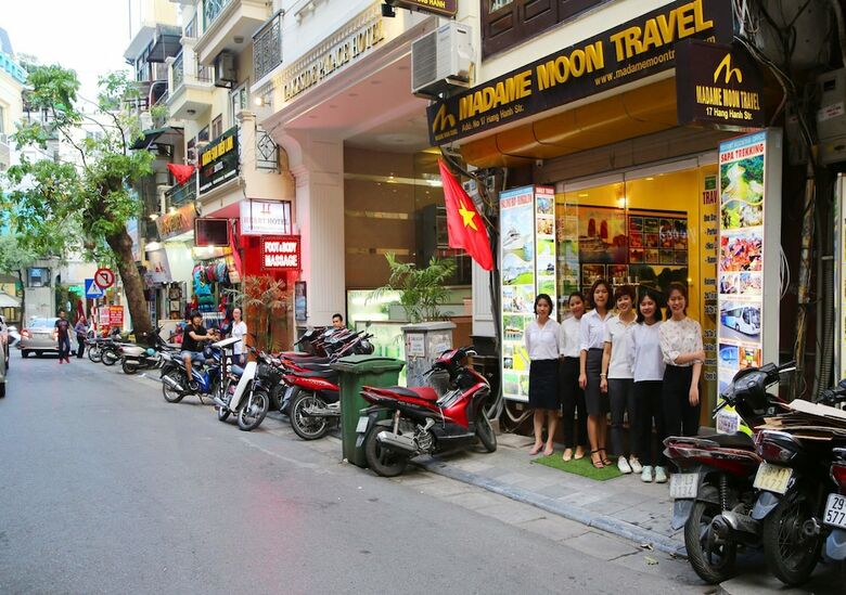 Madam Moon Hotel