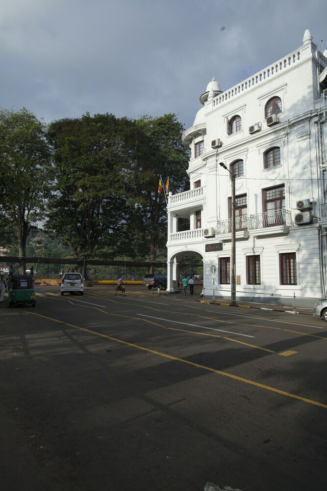 Queen's Hotel