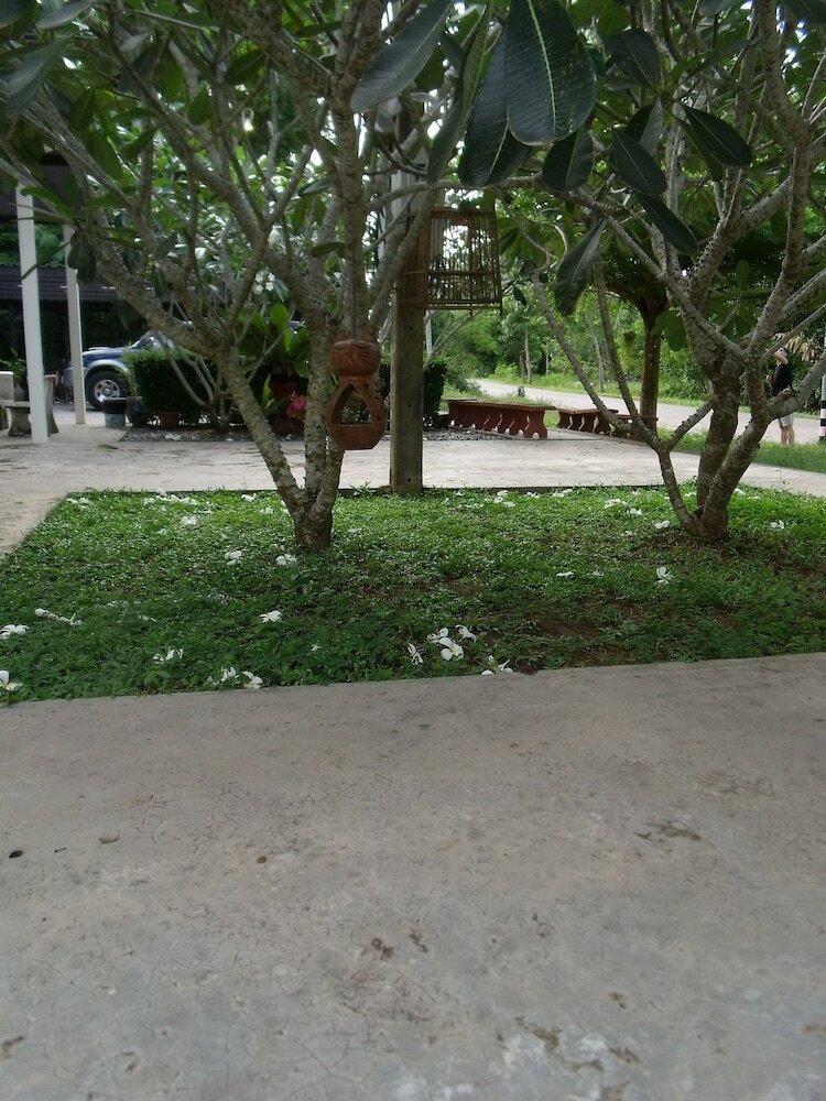 Hotel Albatross Guesthouse Thungwualaen Beach