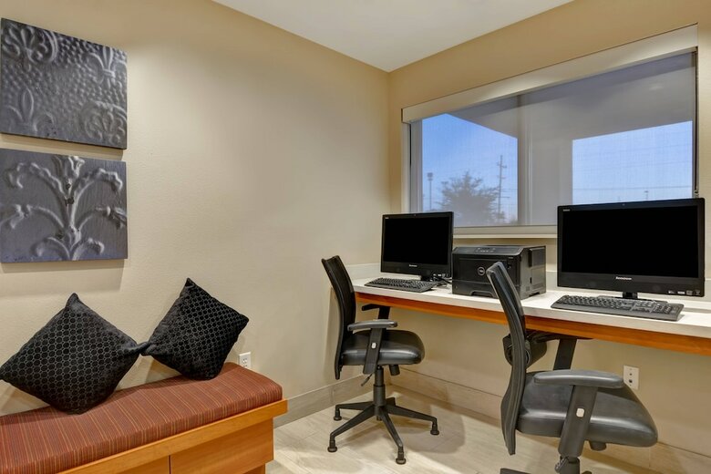 Hotel Towneplace Suites By Marriott Alexandria