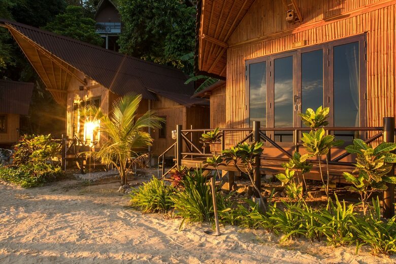 Hotel The Cove Phi Phi