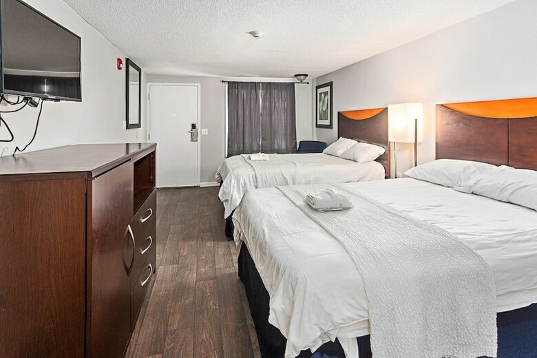 Hotel Golden Isles Inn & Suites