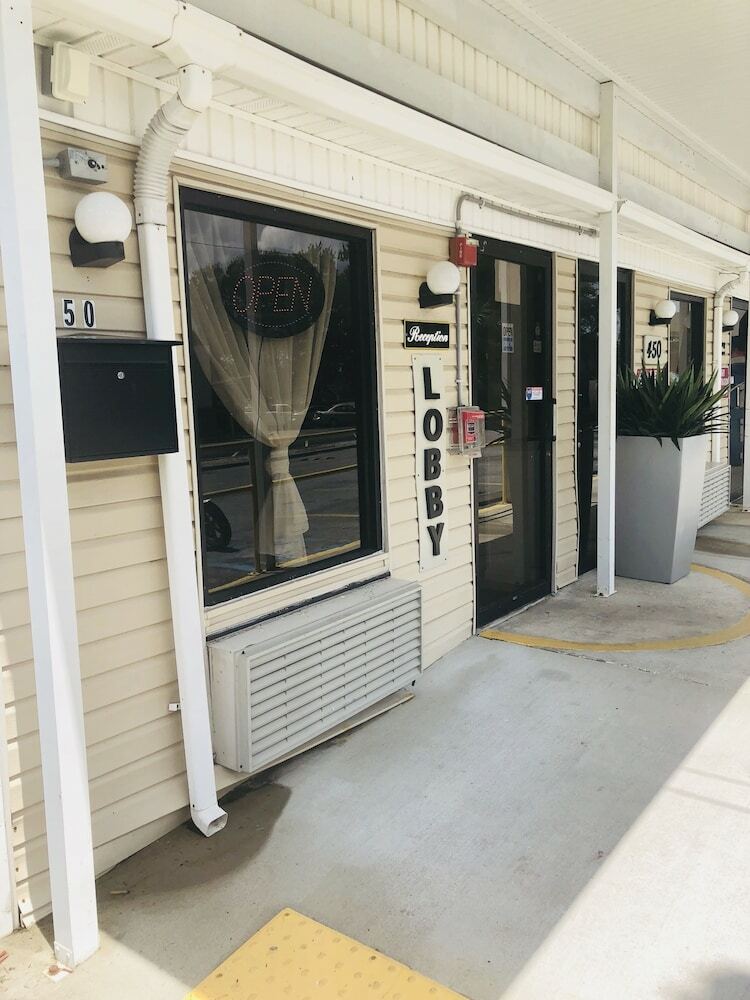 Hotel Golden Isles Inn & Suites