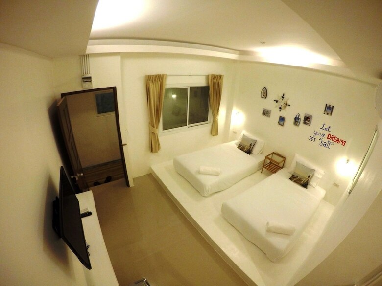 Hotel At We Patong Hostel