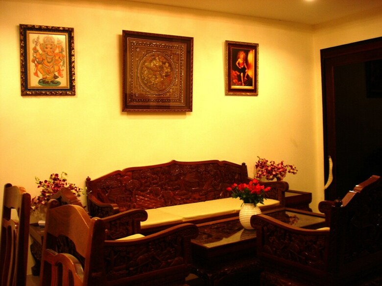Hotel The Bang Khun Phrom Suites