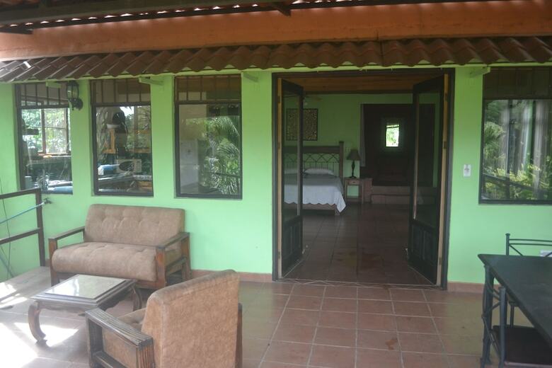 Bed & Breakfast Eden Atenas
