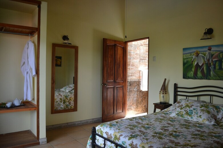 Bed & Breakfast Eden Atenas