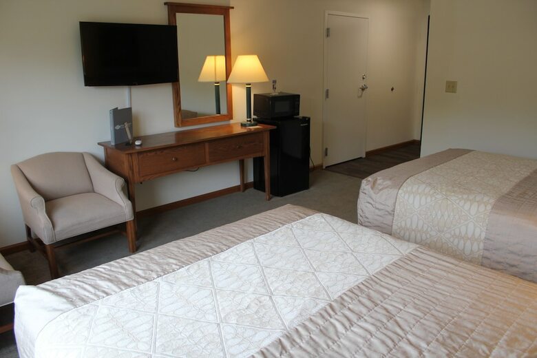 Hotel Farmstead Inn & Conference Center