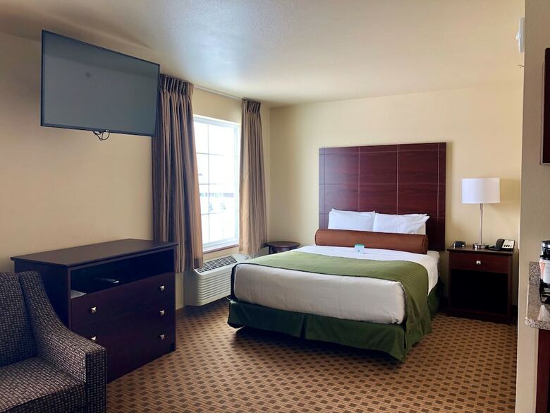 Cobblestone Hotel & Suites - Pulaski