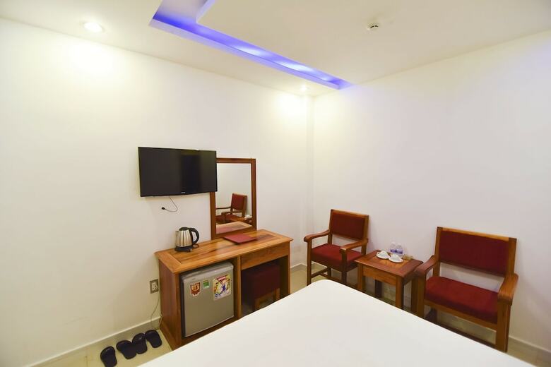 San San Hotel