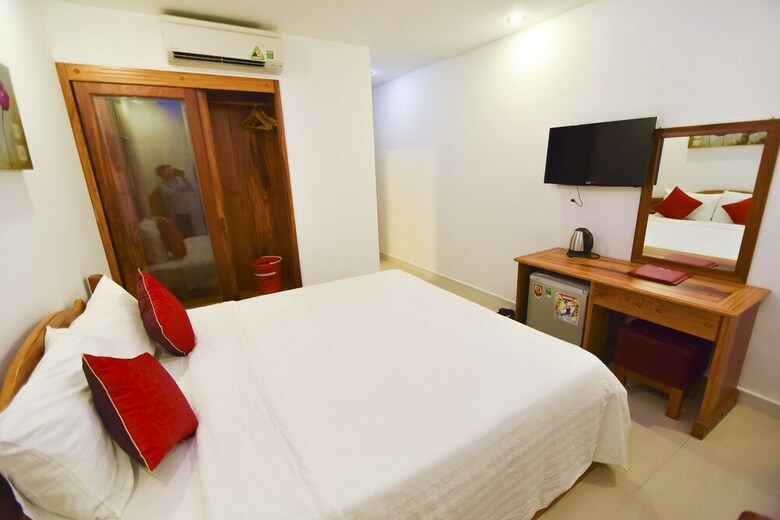 San San Hotel