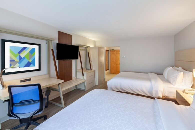 Holiday Inn Express Hotel & Suites Jenks