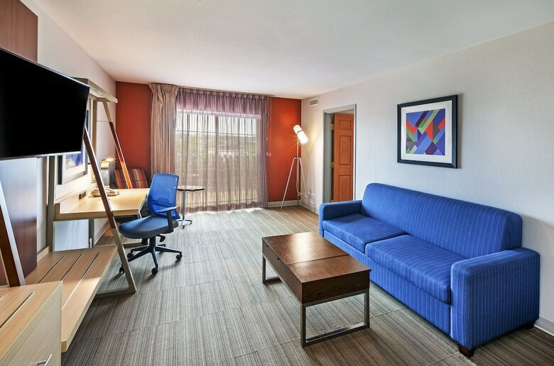 Holiday Inn Express Hotel & Suites Jenks