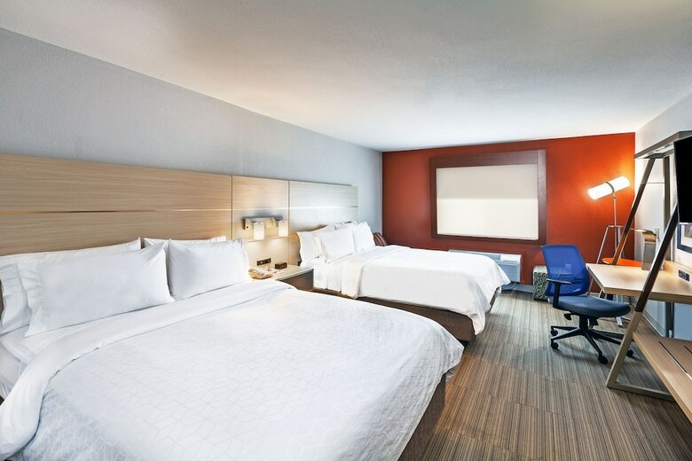 Holiday Inn Express Hotel & Suites Jenks