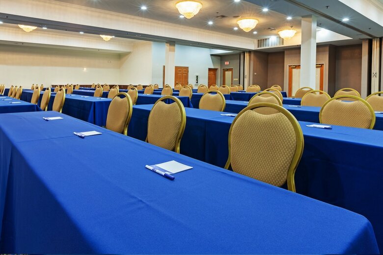 Holiday Inn Express Hotel & Suites Jenks