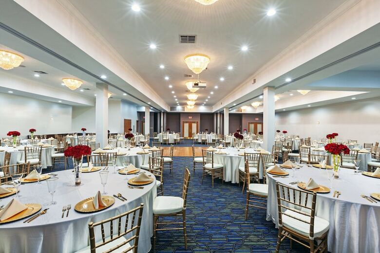 Holiday Inn Express Hotel & Suites Jenks