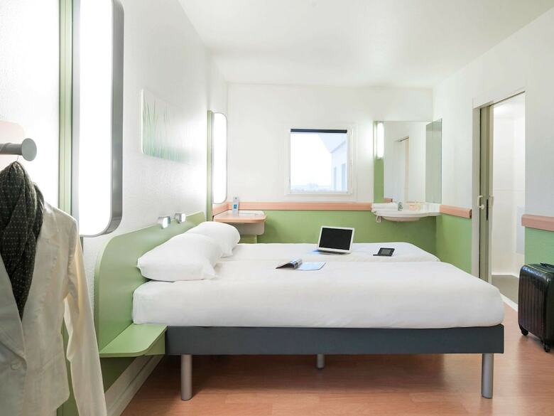 Hotel Ibis Budget Paris Porte De Montmartre