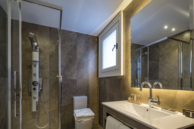 3sixty Hotel & Suites