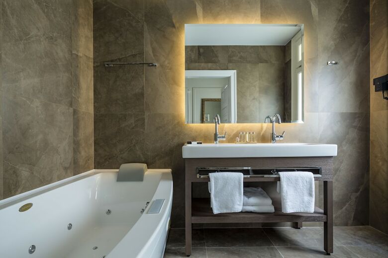 3sixty Hotel & Suites