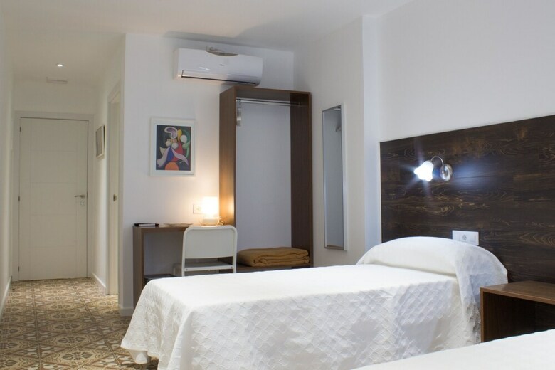 Hostal Nova