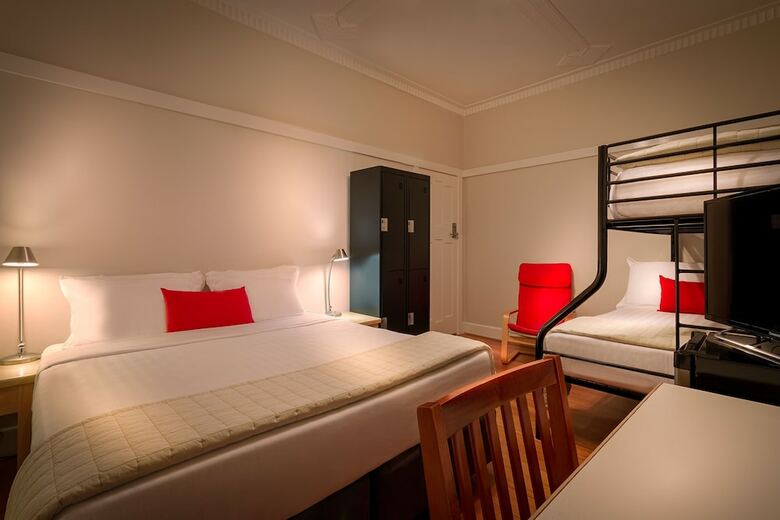 Hostal Como Court By Crest